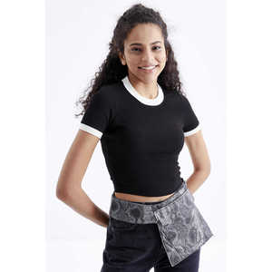 Camiseta Corta de Mujer Tommylife al por Mayor, Negra, Básica, con Detalle en las Mangas y Cuello Redondo - 97200 - NEGRO - Product Image 4