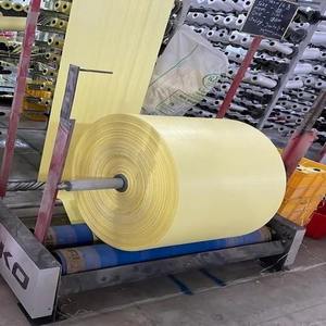 Rollo de tela tejida de PP amarillo reciclable ecológico de alta calidad Ideal para embalaje sostenible y uso agrícola - Product Image 1