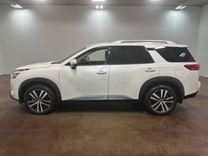 Nissan Pathfinder Platinum 2024, 4 Puertas, SUV, Usado, en Buenas Condiciones - Product Image 3