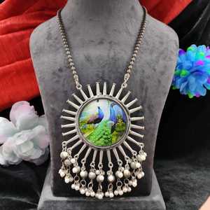 Colgante y amuleto de moda oxidado de diseñador, estilo tradicional real clásico inspirado en el Hinduismo para bodas, fiestas, regalos - Product Image 2