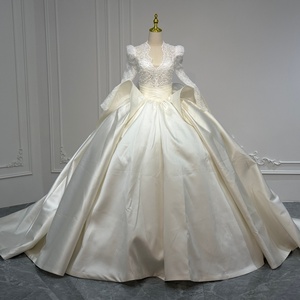 XS267 Elegante Vestido de Novia Moderno con Cuello en V, Color Marfil, Satén, Bordado de Encaje, Estilo Princesa, con Cola Capilla, Flores y Cristales - Product Image 1