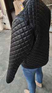 2023 nueva llegada chaquetas de cuero acolchadas hechas a medida ropa de invierno para hombres precio razonable tela de PU directo de fábrica al por mayor - Product Image 5