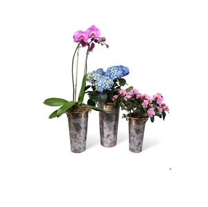 Florero de metal con diseño de latón vintage de metal de alta calidad con diseño floral y asas de latón para decoración de sala de estar y dormitorio - Product Image 1