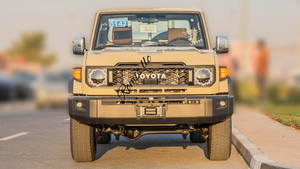 Toyota Land Cruiser 79 Pickup 5 portes 5 places SUV 8 cylindres 4.0L essence automatique 2025 d'occasion, premier propriétaire, conduite à gauche, intérieur tissu foncé - Product Image 4
