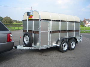 Remolque de Aluminio para Ganado y Caballos con Rampa, Capacidad 12' X 5', para Vehículos 4x4 y Más Grandes - Product Image 3