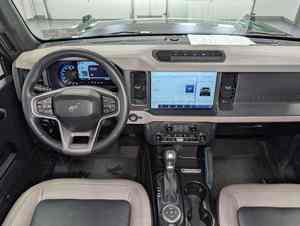 SUV 4x4 2024 avec volant à gauche, sièges en cuir, jantes en alliage d'aluminium R17, toit ouvrant panoramique, caméra de recul 360°, transmission automatique intelligente, bon état - Product Image 6