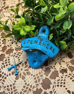 Abridor de botellas elegante de hierro fundido de alta resistencia con acabado antiguo perfecto para cocinas de casas de campo y reuniones de fiesta - Product Image 6