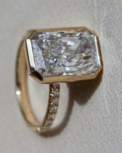 Ensemble de lunette de 3 ct Bague solitaire en diamant Moissanite coupe radiante Bague de mariée allongée coupe radiante D couleur VVS1 diamant - Product Image 3