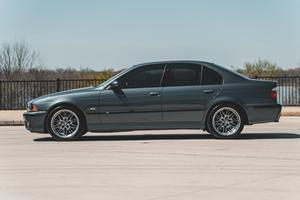 USADO LHD/RHD 2001 B M W M5 - Product Image 3