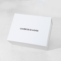Papier d'emballage en carton pliable à finition UV rigide de luxe personnalisée Ligne de vêtements Pré-boîte de t-shirts Boîte magnétique de vêtements blancs Taille Xl