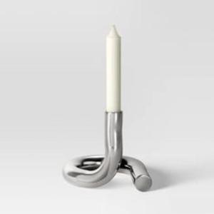 Bougeoir en aluminium d'inspiration antique avec un attrait intemporel et un savoir-faire artistique haut de gamme pour un style de maison classique - Product Image 1