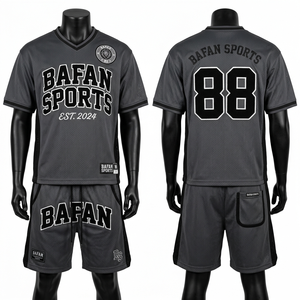 Ensemble short en jersey mesh pour homme, tissu respirant premium 180 GSM, gris foncé, panneaux latéraux noirs, logo personnalisé. - Product Image 5