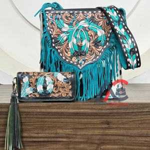 Nouveau sac à bandoulière à franges en cuir de vachette usiné à la main de haute qualité personnalisé avec portefeuille à trois volets ensembles assortis de 2 pièces - Product Image 1