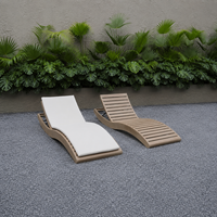 Chaise longue d'extérieur en teck en forme de S, résistante aux intempéries, pour hôtel, bord de piscine, complexe hôtelier, projet de plage