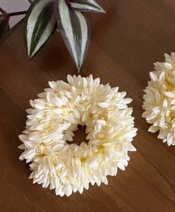 Accessoires de cheveux Gajra blancs réutilisables pour femmes Gajra élastique pour Haldi mehndi et sangeet article cadeau - Product Image 5