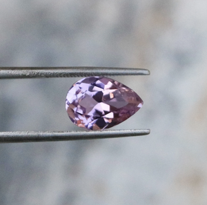 Piedra preciosa fucsia kunzita Rosa natural, piedras preciosas sueltas certificadas por IGI de Jaipur, fabricante de joyería kunzita de Afganistán - Product Image 1