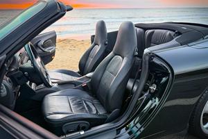 Offre exceptionnelle : Porsche 911 Carrera Cabriolet d'occasion de 1999, propre et prête à être expédiée - Product Image 4