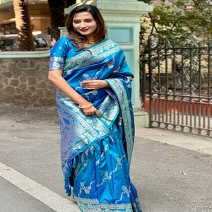 Sari de Seda Suave Banarasi Premium VASTRA COTTAGE, Tejido Jaal con Hilo Plateado, Pallu Tejido Enriquecido, Ropa Festiva con Blusa Lisa - Product Image 3
