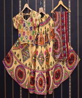 Présentant Navaratri Special Lahenga Choli avec Work & Color Prix le plus bas du marché Surta Gujart Vêtement ethnique