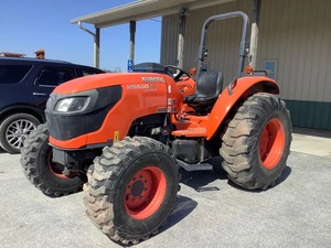 Tractor Agrícola Kubota M5660SUHD con Motor Diésel de 65HP, 4WD, Transmisión por Engranajes y Funciones Multifuncionales - Product Image 1