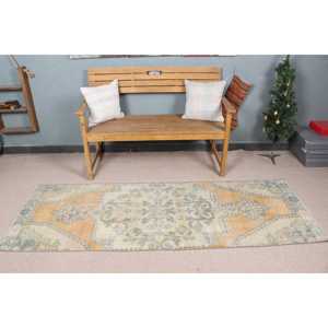 Alfombra Vintage de 2.5x7.3 pies, Alfombra Turca, Alfombra de Lana con Diseño Floral Amarillo y Azul - Product Image 2