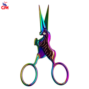 Tijeras de diseño decorativo de acero inoxidable de primera calidad con hoja afilada para uso profesional en el corte de hilos y telas. - Product Image 2
