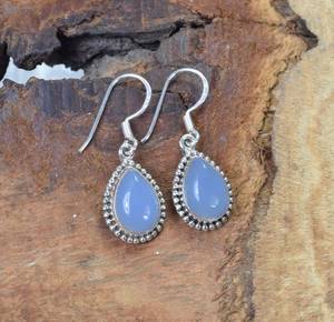 Boucles d'oreilles clous en argent sterling et calcédoine bleue, design mignon doré, bijoux de fête faits à la main, pierre de naissance d'août, cadeau élégant pour femme - Product Image 6