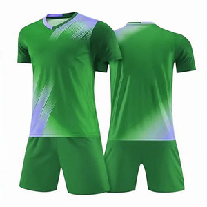 Conjunto de Uniforme de Fútbol Personalizado por Sublimación Verde y Morado, de Alta Calidad, Transpirable y de Secado Rápido, con Pantalones Cortos para Hombre - Product Image 1