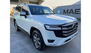 SUV Usada 2020 con Volante a la Derecha, Tracción en las Cuatro Ruedas, Asientos de Cuero, Interior Oscuro - Product Image 3