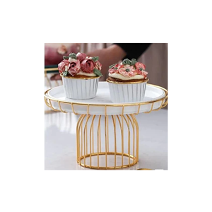 Vente en gros de supports à gâteaux en métal blanc poli pour les fêtes et la décoration de mariage en métal pur disponible - Product Image 4