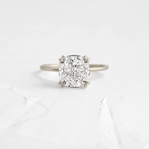 Anillo de Boda Clásico de Oro Amarillo de 18K con Moissanita Incolora de Corte Cojín de 2.00CT con Certificación GRA, Joyería de Moda - Product Image 3