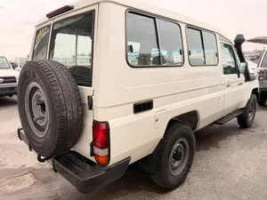 Meilleur prix pour un SUV diesel 4x4 à toit rigide, conduite à droite, véhicule de qualité export - Product Image 3