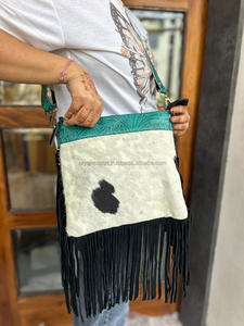 กระเป๋าสะพายข้างหนังวัวประดับพู่สำหรับผู้หญิง, กระเป๋าคาดลำตัวหนังวินเทจพิมพ์ลายสีนูนสำหรับผู้หญิง - Product Image 2