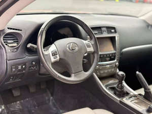 Usado 2011 Le-x-us 30 25-0C Rojo LHD - Product Image 2