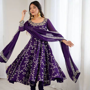 Elegante Conjunto de Kurta Anarkali con Falda Acampanada y Dupatta - Product Image 1
