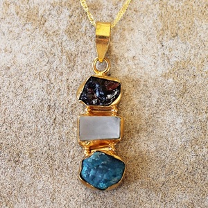 Collier Boho fait à la main en argent sterling 92.5 cadeau unique pour son pendentif en apatite bleu quartz clair grenat or mode brute - Product Image 2