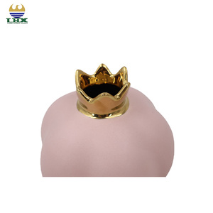 Vase en <span class=keywords><strong>céramique</strong></span> de grenade rose nordique moderne et populaire Vase à fruits <span class=keywords><strong>couronne</strong></span> dorée Taille de couleur personnalisée Vase à fleurs de pièce maîtresse de table - Product Image 4