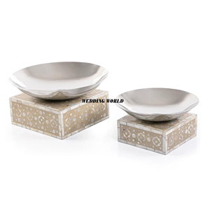 Ensemble de deux bols à chocolat en métal avec base en bois, de haute qualité, faits à la main, design luxueux, nouveaux bols à chocolat arabes - Product Image 1