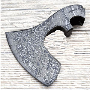 Tête de hache en acier damas fabriquée à la main avec des motifs en couches naturelles pour l'artisanat du bois en plein air et les projets d'outils rustiques - Product Image 2