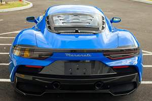 En parfait état, berline MC20 2024 d'occasion, moteur turbo, transmission automatique, toit ouvrant panoramique - Product Image 5