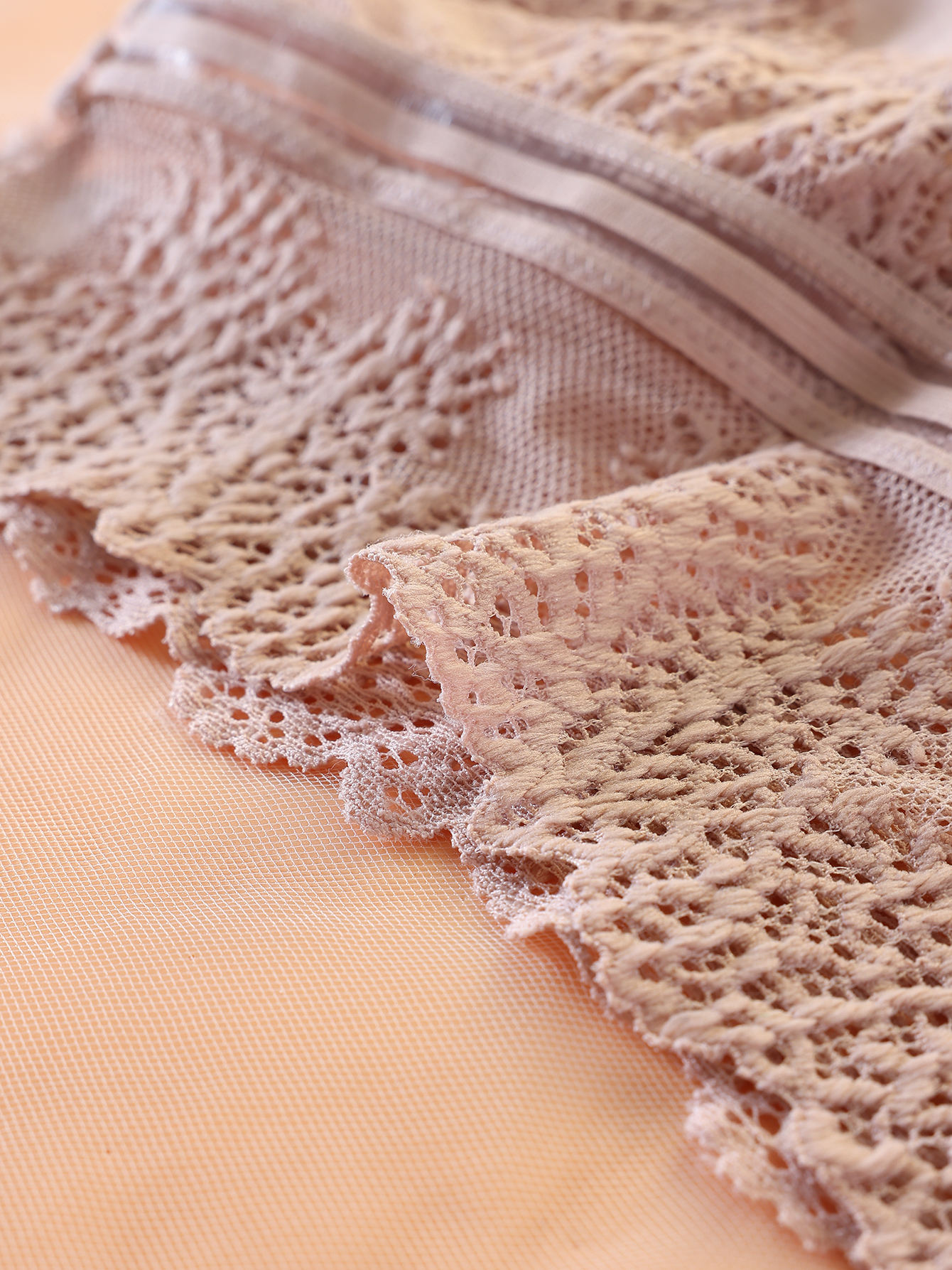 Wholesale New Arrival Women's Sexy Lace Seamless Underwire Push-Up Lingerie Set Custom OEM Supplier