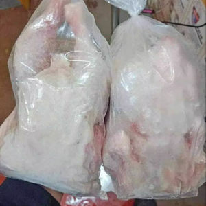 Pollos Enteros Alimentados Naturalmente - Empaque a Granel - Vitaminas y Cafeína - Halal y Orgánico - Product Image 1