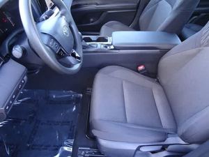 CAMRY LE FED SEDÁN 2025 USADO RECIENTEMENTE, TRANSMISIÓN CONTINUA VARIABLE, TRACCIÓN EN LAS CUATRO RUEDAS, HÍBRIDO I4 - Product Image 4