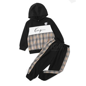 Ensemble sweat-shirt et jogging pour enfants à porter au quotidien avec une finition lisse et confortable Ensemble sweat-shirt et jogging pour enfants - Product Image 1