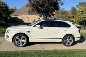 OFERTA DE DESCUENTO, USADO, VOLANTE A LA IZQUIERDA |   CONDUCCIÓN DERECHA |   BENTLEYYSS BENTAYGAASS W12 2017 - Product Image 2