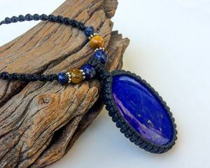 Collier en macramé vintage fait à la main avec des perles de lapis-lazuli de 25 à 30 mm, pendentif en pierre précieuse de 5 mm sur des cordons verts, cadeau de mariage, chaînes - Product Image 5