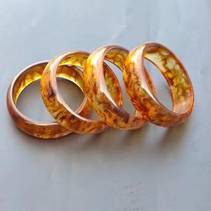 Bracelet en résine artisanal pour femmes, bijoux de mode contemporains, bracelet en résine et bracelets en résine - Product Image 6