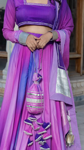 Lehenga en mousseline ombrée violette avec dentelle violette solide Dupatta détaillant la soie Lehenga Choli - Product Image 5