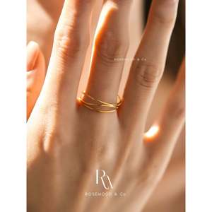 แหวนทองกันน้ำบางเฉียบสามวง ไม่หมอง ไม่ดำ สไตล์มินิมอล ซ้อนกันได้ ใช้ได้ทุกวัน แหวนวงเล็ก นาฬิกา  ประเภทสินค้า - Product Image 3