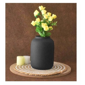 Jarrón de hierro negro, pieza decorativa multiusos moderna para flores, plantas, centro de mesa, hogar, oficina y espacio vital de la India - Product Image 1